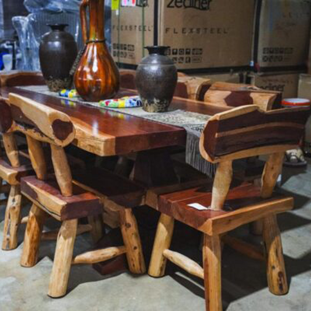 Cedar Live Edge 7' dining set with eight chairs